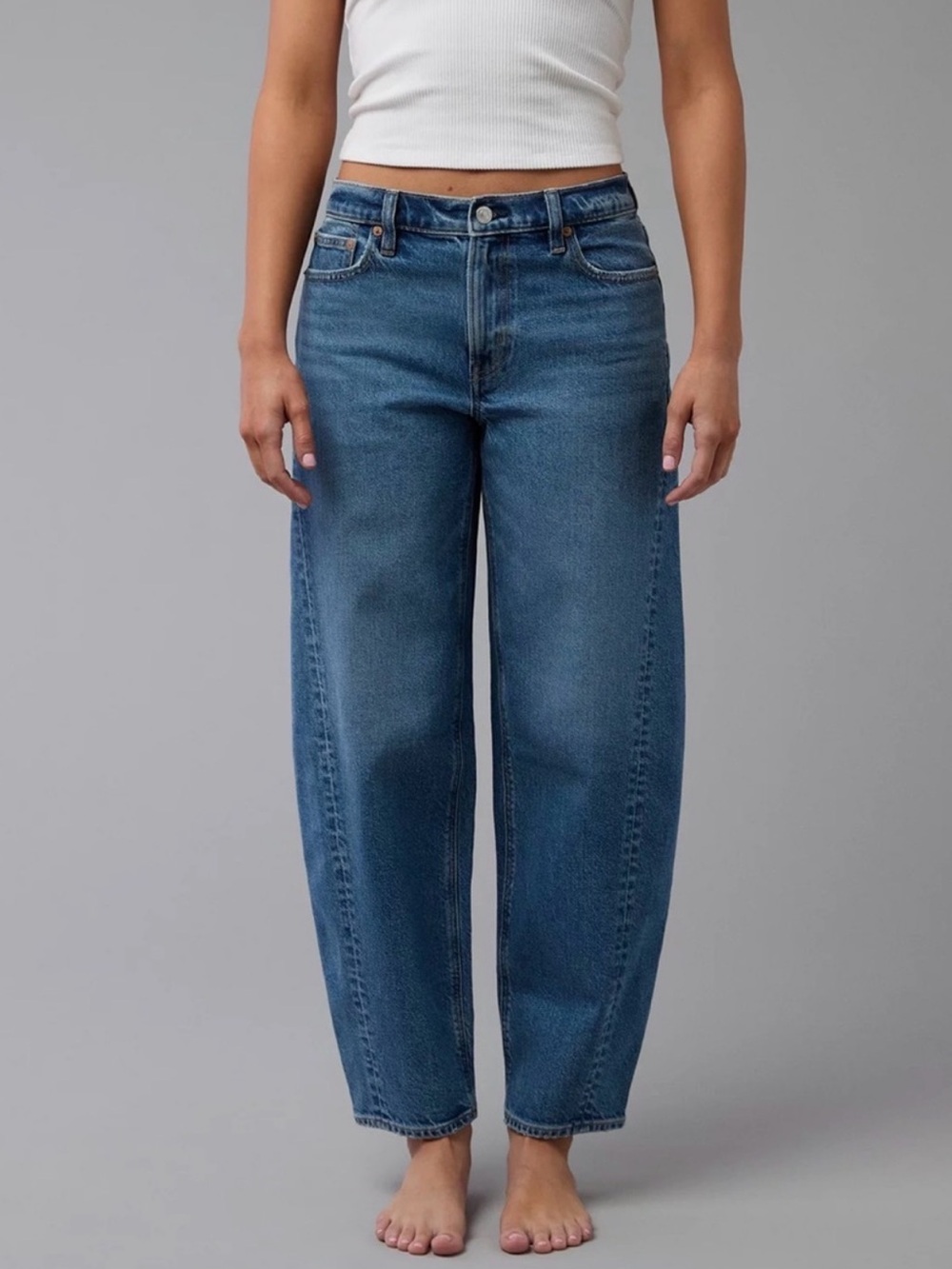 🦅 American Eagle Outfitters Barrel Jeans